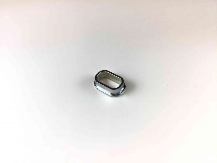 四角形状つば付きカラー